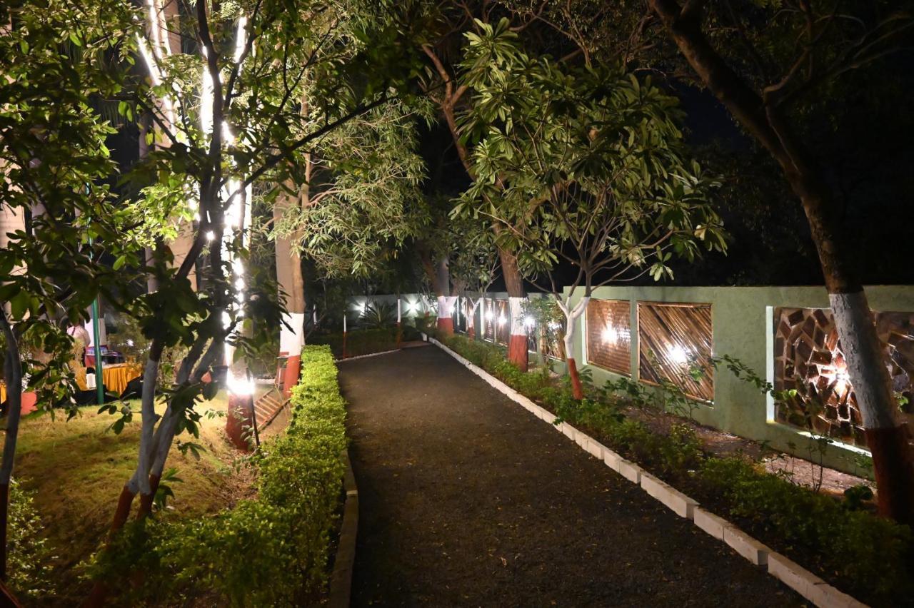 The Whispering Palms Resort Bhopal Eksteriør billede